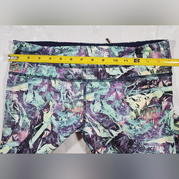 Lululemon Run: Inspire Crop II Women Sz 8 Leggings Iridescent Multi Luxtreme - Picture 4 of 10